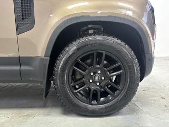 Land Rover Defender D250 Hard Top 110 SE 3.0l Auto