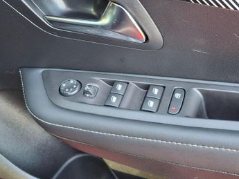 Peugeot 208 1.2 HYBRID Allure e-DSC6 Euro 6 (s/s) 5dr