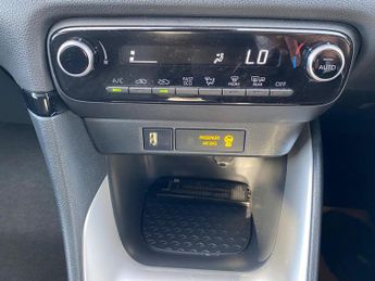 Toyota Yaris 1.5 VVT-h Design E-CVT Euro 6 (s/s) 5dr