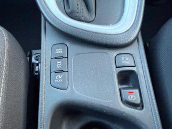 Toyota Yaris 1.5 VVT-h Design E-CVT Euro 6 (s/s) 5dr