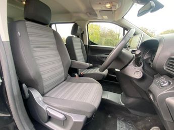 Vauxhall Combo Life 50kWh Ultimate XL MPV Auto 5dr (7.4kW Charger)