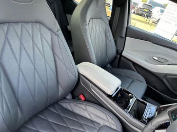 Ford Explorer 5Dr Premium Extended Range 2WD Auto