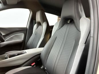 Byd Dolphin Surf 5Dr Boost 65kW 43kWh Auto