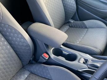 Toyota Corolla 1.8 VVT-h Car Derived Van 5dr Petrol Hybrid CVT Euro 6 (s/s) (14