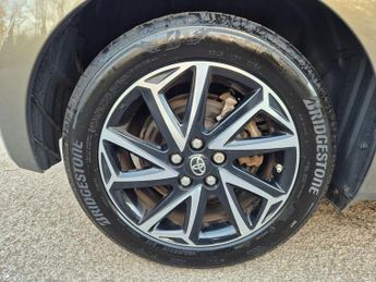 Toyota Yaris 1.5 VVT-h Design E-CVT Euro 6 (s/s) 5dr