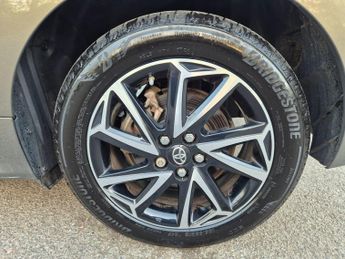 Toyota Yaris 1.5 VVT-h Design E-CVT Euro 6 (s/s) 5dr