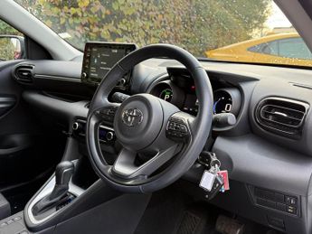 Toyota Yaris 1.5 VVT-h Design E-CVT Euro 6 (s/s) 5dr