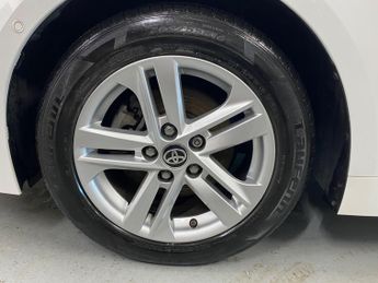 Toyota Corolla 1.8 VVT-h Icon Tech Hatchback 5dr Petrol Hybrid CVT Euro 6 (s/s)