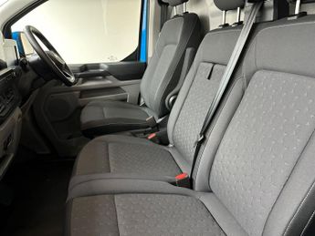 Ford Transit Custom 320 SWB Limited 65kWh 100kw / 136PS Auto