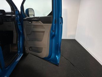 Ford Transit Custom 320 SWB Limited 65kWh 100kw / 136PS Auto