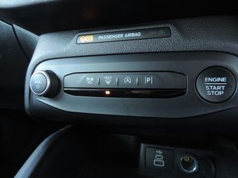 Ford Focus 1.0 EcoBoost Hybrid mHEV Titanium 5dr Auto