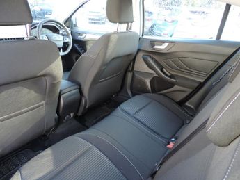 Ford Focus 1.0 EcoBoost Hybrid mHEV Titanium 5dr Auto