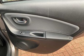 Toyota Yaris 1.5 Hybrid Excel 5dr CVT