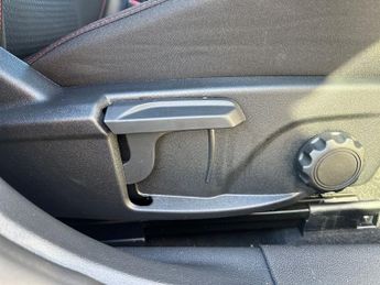 Ford Focus Estate ST-Line 1.0 MHEV 155PS Auto