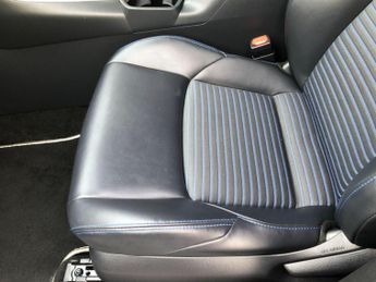 Toyota RAV4 2.5 VVT-h Dynamic CVT Euro 6 (s/s) 5dr