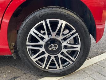 Toyota AYGO 1.0 VVT-i x-clusiv Hatchback 5dr Petrol x-shift Euro 6 (71 ps)