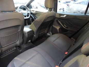 Ford Focus 1.0 EcoBoost Hybrid mHEV 155 ST-Line 5dr Auto Estate.