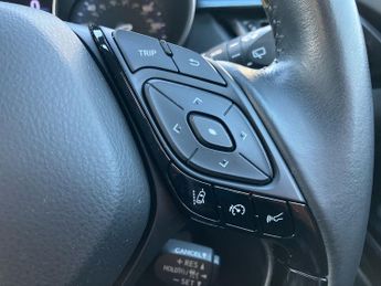 Toyota C-HR 1.8 Hybrid Design 5dr CVT