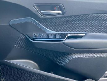 Toyota CHR 1.8 VVT-h GPF Design SUV 5dr Petrol Hybrid CVT Euro 6 (s/s) (122