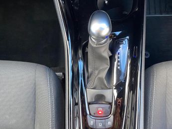 Toyota CHR 1.8 VVT-h GPF Design SUV 5dr Petrol Hybrid CVT Euro 6 (s/s) (122