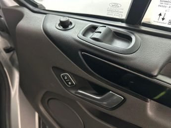 Ford Transit Custom 320 SWB 2.0 Tdci Limited 170PS Auto