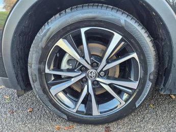 Toyota CHR 2.0 VVT 13.6kWh Design CVT Euro 6 (s/s) 5dr