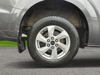 Ford Transit Custom 320 LWB 2.0 Tdci Limited 136PS Auto