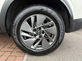 Nissan Qashqai 1.3 DIG-T (158ps) Acenta Premium [Glass Roof]