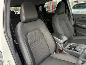 Nissan Qashqai 1.3 DIG-T (158ps) Acenta Premium [Glass Roof]