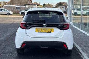 Toyota Yaris 1.5 VVT-h Design Hatchback 5dr Petrol Hybrid E-CVT Euro 6 (s/s) 