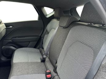 Renault Captur 5Dr Techno 1.6 E-Tech FHEV 145PS Auto