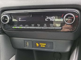 Toyota Yaris 1.5 Hybrid Design 5dr CVT