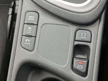 Toyota Yaris 1.5 Hybrid Design 5dr CVT
