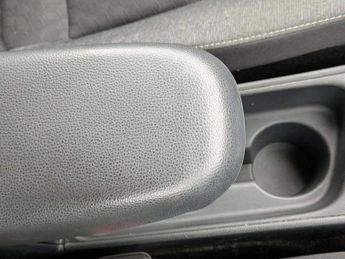 Toyota Yaris 1.5 Hybrid Design 5dr CVT