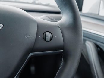 Tesla Model Y Long Range AWD 5dr Auto