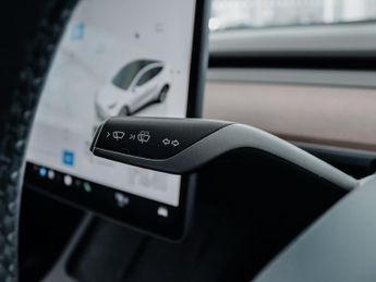 Tesla Model Y Long Range AWD 5dr Auto