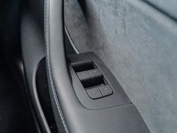 Tesla Model Y Long Range AWD 5dr Auto