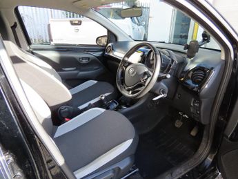 Toyota AYGO 1.0 VVT-i X-Press 5dr x-shift