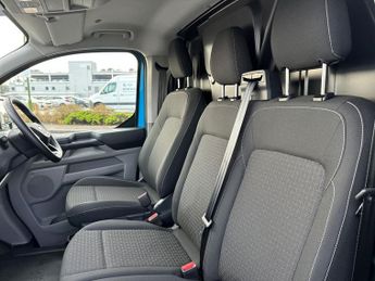 Ford Transit Custom 320 SWB Trend 65kWh 100kw / 136PS RWD Auto