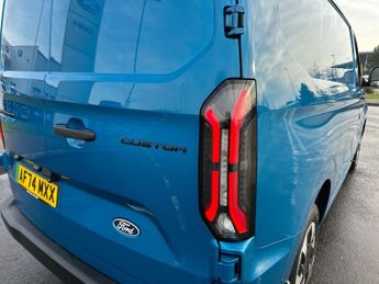 Ford Transit Custom 320 SWB Trend 65kWh 100kw / 136PS RWD Auto