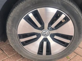 Volkswagen Golf 99kW e-Golf 35kWh 5dr Auto