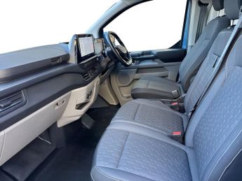 Ford Transit Custom 320 SWB Limited 65kWh 100kw / 136PS Auto