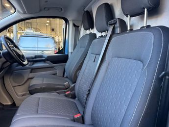 Ford Transit Custom 320 SWB Limited 65kWh 100kw / 136PS Auto