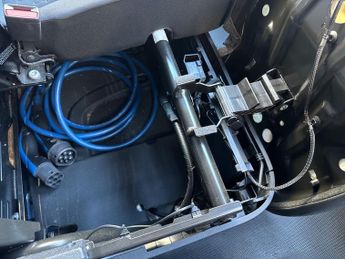 Ford Transit Custom 320 SWB Limited 65kWh 100kw / 136PS Auto