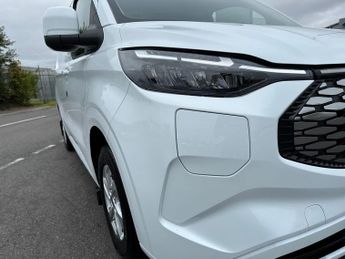 Ford Transit Custom 320 SWB Limited 65kWh 100kw / 136PS Auto