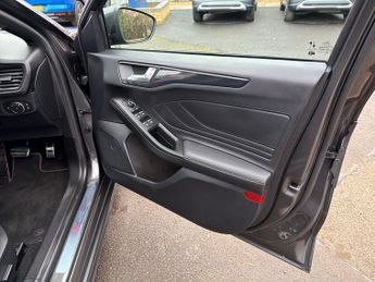 Ford Focus Estate ST-Line Vignale 1.0 MHEV 155PS Auto