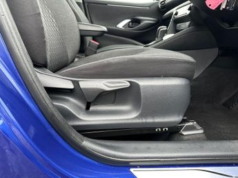 Toyota Yaris 5Dr Design 1.5 Hybrid Auto