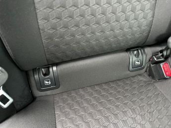 Toyota Yaris 5Dr Design 1.5 Hybrid Auto