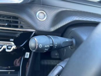 Peugeot 2008 5Dr Allure 100kW 50kWh Auto