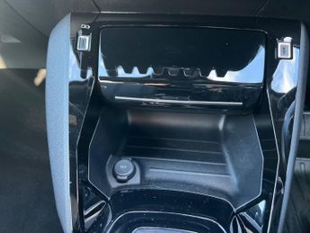 Peugeot 2008 5Dr Allure 100kW 50kWh Auto